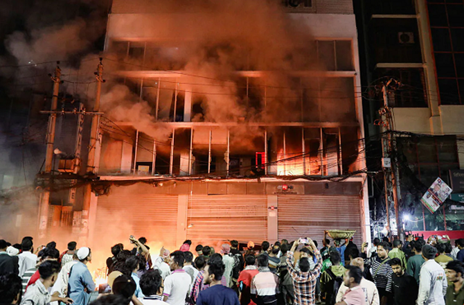 بنگلہ دیش: نوجوان لیڈر شریف عثمان ہادی کا انتقال، کئی شہروں میں پرتشدد مظاہرے