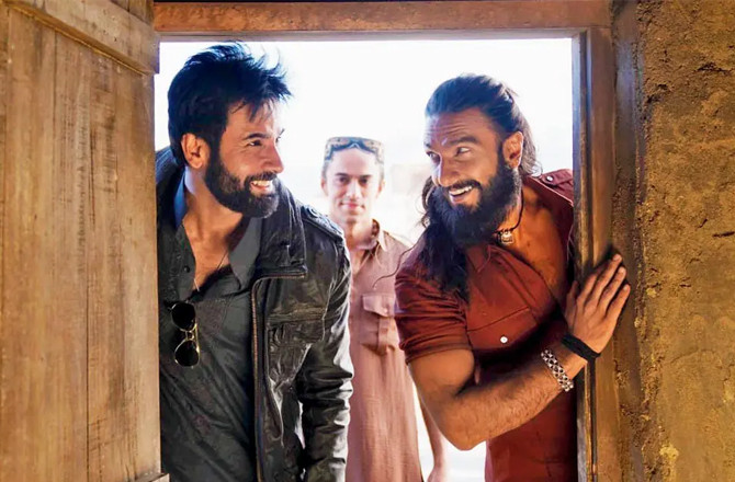 فلم’’ دُھرندھر‘‘  نے ’چھاوا‘کو پیچھے چھوڑا دیا 