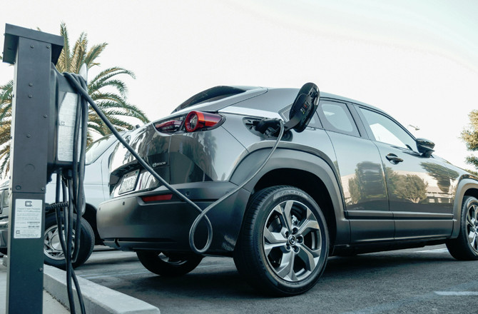 برطانیہ میں الیکٹرک گاڑیوں کی فروخت میں اضافے کا رجحان