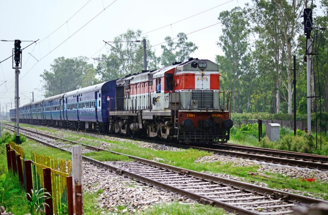 انڈیگو بحران: ریلوے نے مزید مسافروں کو ایڈجسٹ کرنے کیلئے ۳۷؍ ٹرینوں میں ۱۱۶؍ ڈبے شامل کئے