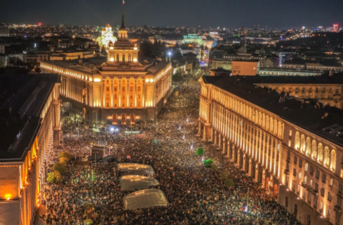 بلغاریہ کی حکومت نے بدعنوانی کے خلاف شہریوں کے زبردست مظاہروں کے بعد استعفیٰ دے دیا