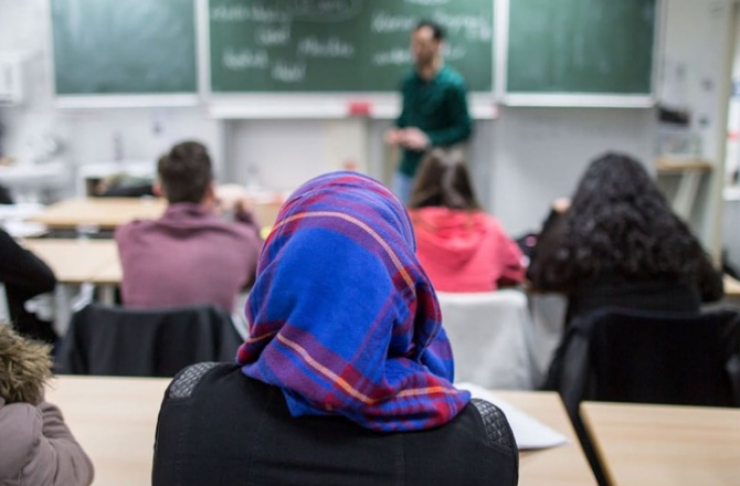 آسٹریا میں ۱۴؍ سال سے کم عمر طالبات پر اسکارف پر پابندی، مذہبی آزادی پر قدغن لگانے کی کوشش: یو این
