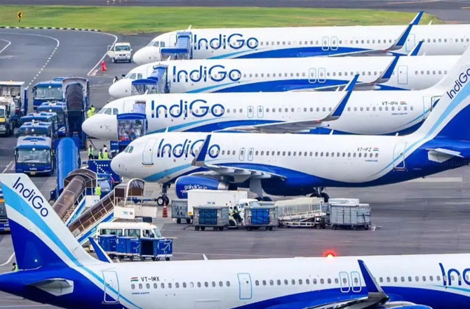 انڈیگو کی پروازوں میں رکاوٹ ، ایئر پورٹ پر پھنسی خاتون نے مدد کی التجا کی