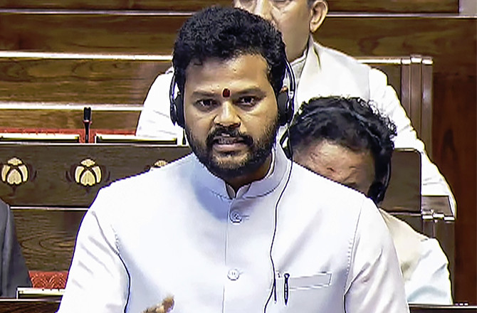 تہواروں کے موقع پر بھی ہوائی کرایوں میں  اضافے پر حکومت کارروائی کرے گی: نائیڈو