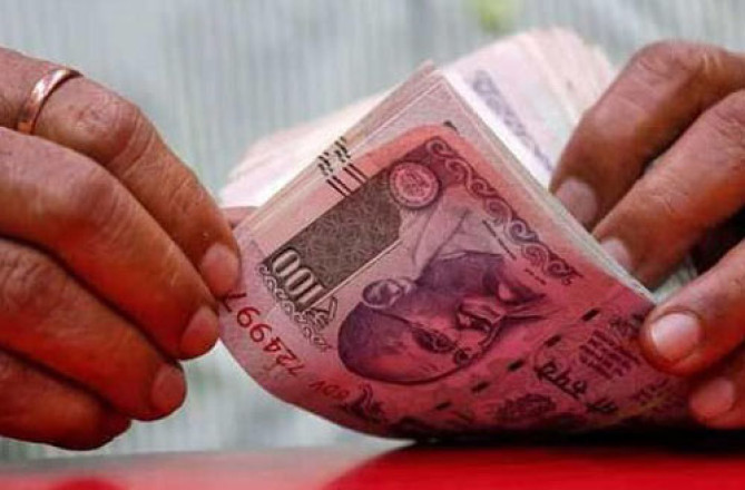 کیا روپیہ آئی سی یو میں  ہے؟