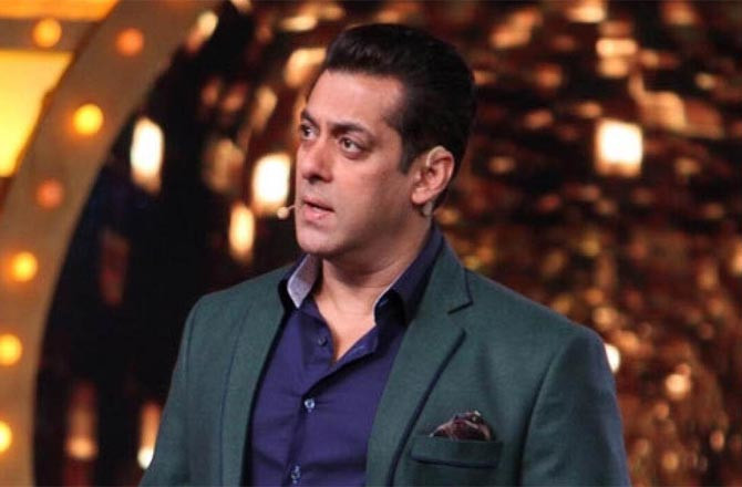 سلمان خان ’’بگ باس ۱۹‘‘کے اسٹیج پر دھرمیندر کو یاد کرتے ہوئے  رو پڑے