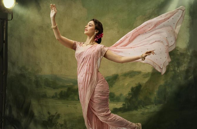 تمنا بھاٹیہ وی شانتارام میں  تمنا بھاٹیہ کے لُک کو جاری کیا گیا 