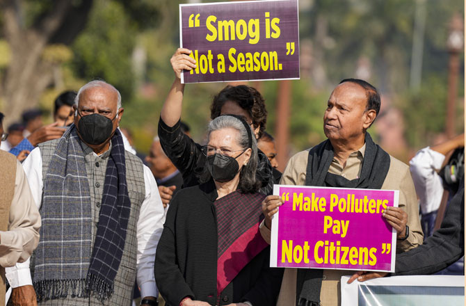فضائی آلودگی پر اپوزیشن کا احتجاج، سونیا گاندھی نے کہا: سانس کیسے لیں