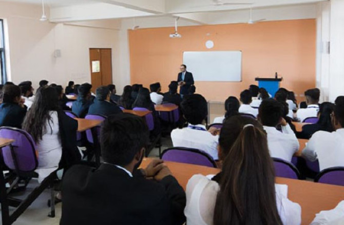 مادّی ترقی اور تعلیمی ترقی