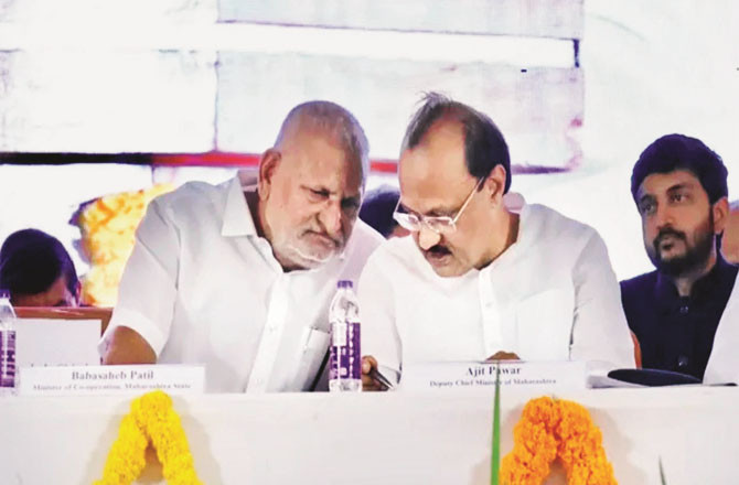  مانک رائوکوکاٹے کا استعفیٰ، دیویندر فرنویس کے سپرد