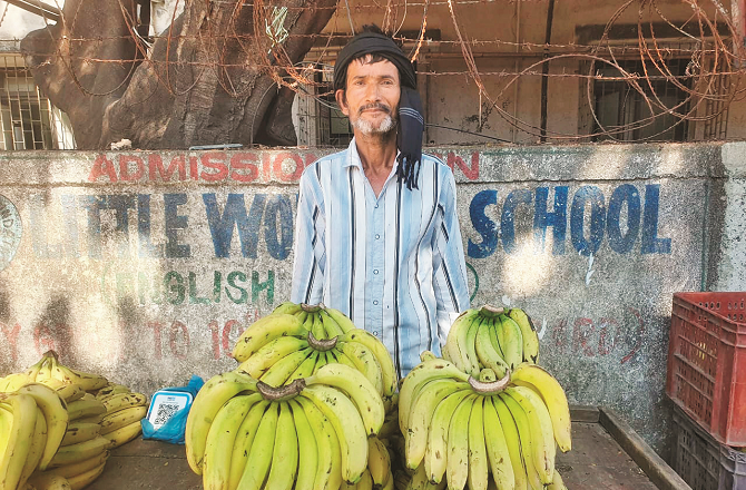 کیلا فروخت کرنے والے عامر خان کا بیٹا ملک کی سرحدوں کا نگہبان ہے 