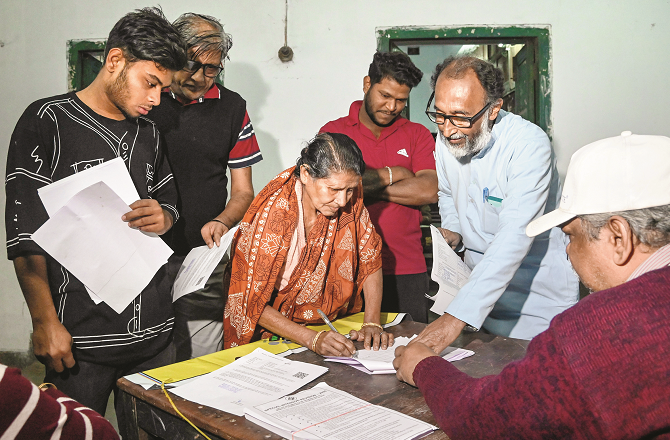 بنگال ’ایس آئی آر‘افراتفری کا باعث، الیکٹورل آفیسر کو وائی پلس سیکوریٹی