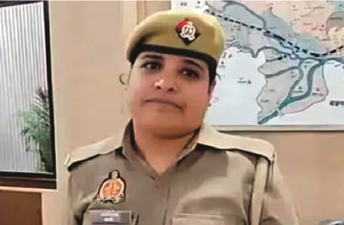 دن میں ڈیوٹی اور رات میں پڑھائی کرکے خاتون پولیس اہلکار اب اسسٹنٹ پروفیسر بن گئی