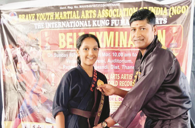 بھیونڈی: مارشل آرٹ کھلاڑی انوی شکلا کو قومی اعزاز، لمکا بک آف ریکارڈس میں نام درج