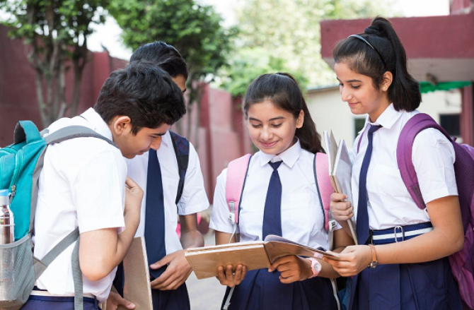 کلیان: مصروف ترین سڑک بند ہونے سے طلبہ کا تعلیمی نقصان!