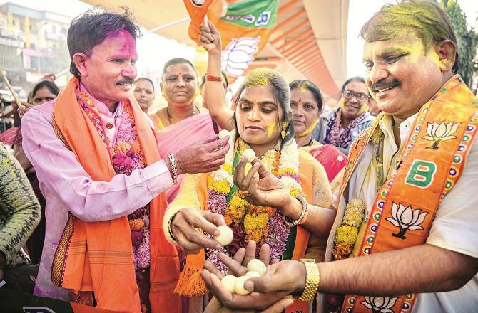 لوکل باڈی الیکشن میں بی جےپی سب سے بڑی پارٹی بن کر اُبھری، ۱۲۹؍ میونسپل کونسل پر قبضہ