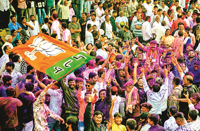 بلدیاتی الیکشن میں فتح پربرسراقتدار پارٹیاں خوش، اپوزیشن کی سخت تنقید