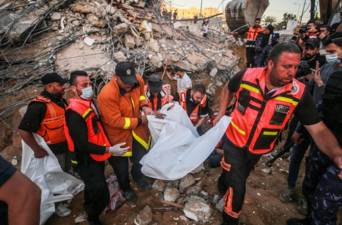 غزہ: مغربی حصے میں ایک ہی خاندان کے ۳۰؍ افراد کی لاشیں ملبے سے برآمد