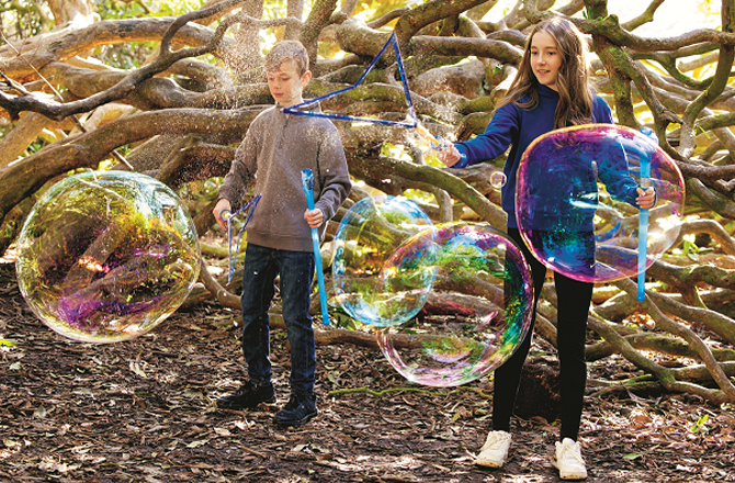 صابن کے بلبلہ میں دھنک بنتی ہے، کیوں؟