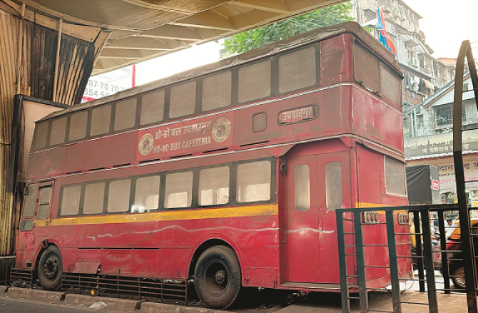 یاد ہے مخدوم علی مہائمیؒ فلائی اوور کے نیچے بسوں کو لائبریری