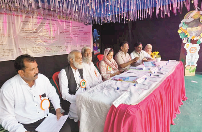 چیتاکیمپ: آئیڈیل ہائی اسکول میں سائنس نمائش کا افتتاح