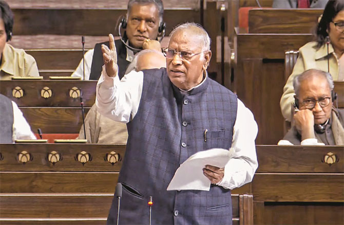 وندے ماترم پر راجیہ سبھا میں زوردار بحث، امیت شاہ اور کھرگے میں لفظی جھڑپیں