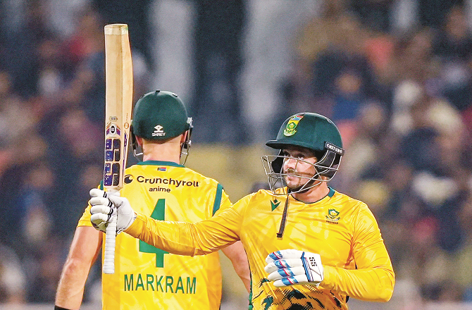 ڈی کاک کی طوفانی بلے بازی ،جنوبی افریقہ نے ۲۱۳؍رن بنائے