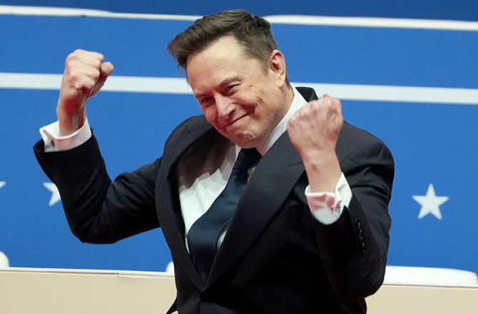 ایلون مسک ۷۰۰؍ارب ڈالر کے مالک بن گئے، ٹیسلا کا تنخواہی معاہدہ بحال