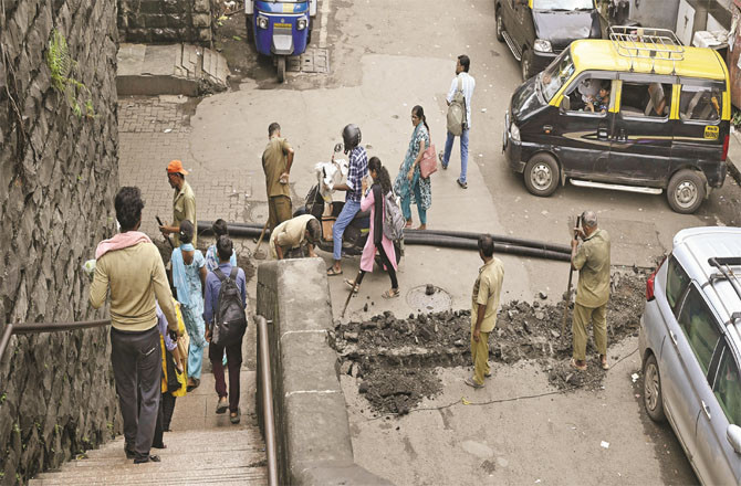 سڑکوں کے کام سے بجلی سپلائی متاثرہونے کی شکایتوں میں اضافہ