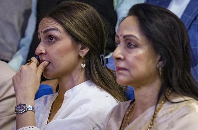 ہیما مالنی دھرمیندر کی ادھوری خواہش کو یاد کرتے ہوئے غمناک ہوگئیں 