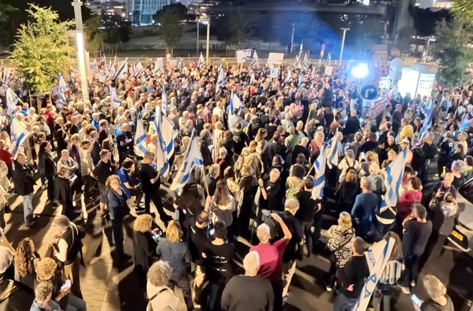 اسرائیل: نیتن یاہو کی معافی کی درخواست، صدر کی رہائش گاہ پر شہریوں کا احتجاج 