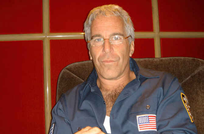 ایپسٹین فائلز: ٹرمپ کی تصویر ہٹانے پر شدید ردعمل، دوبارہ شامل کی گئی