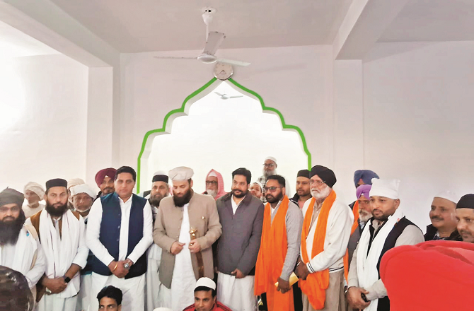 مساجد تو اللہ کے گھر ہیں مگرمدینہ مسجد اور مرشد آباد کی بابری مسجد میں فرق ہے