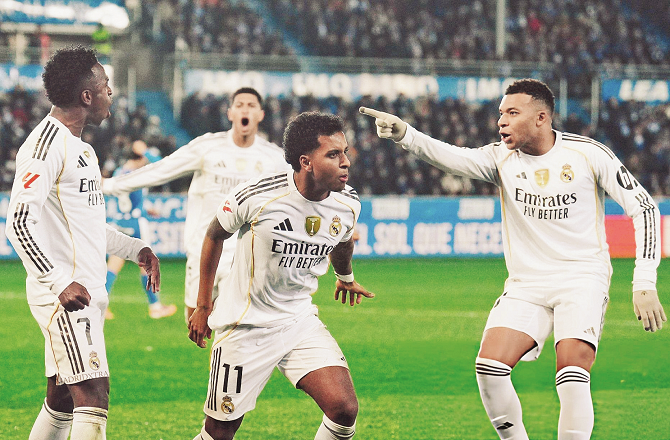 رئیل میڈرڈ نے الاویز کو ہرادیا، ایمباپے نے گول کیا