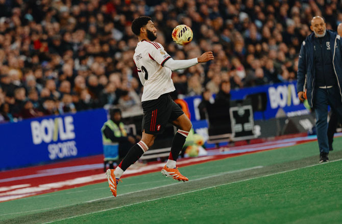 ای پی ایل:ایسٹن ولا،لیورپول اور مانچسٹر یونائٹیڈنے اپنے اپنے میچ  جیت لئے