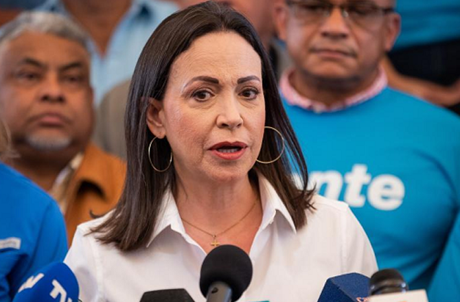 وینزویلا: حزب اختلاف کی لیڈر مشادو امریکی مدد سے پر اسرار طور پر اوسلو پہنچ گئیں