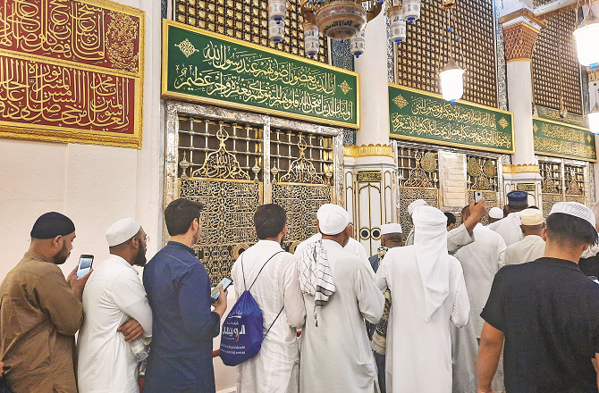 ذاتِ نبویؐ سے صحابہ ؓ کی محبت کی مثالوں میں غیر معمولی پیغام ہے