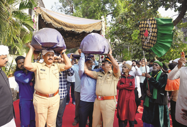 ۱۰؍روزہ ماہم میلہ شروع ۔پہلا صندل ممبئی پولیس کی جانب سے پیش کیا گیا  