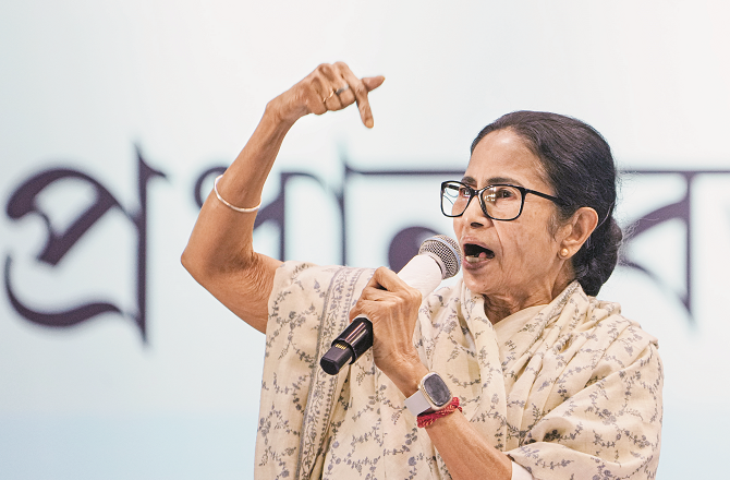 ایس آئی آر کے بعد ممتا بنرجی کی ’بی ایل ایز‘ کو اہم ہدایات، ذمہ داریوں سے بھی آگاہ کیا