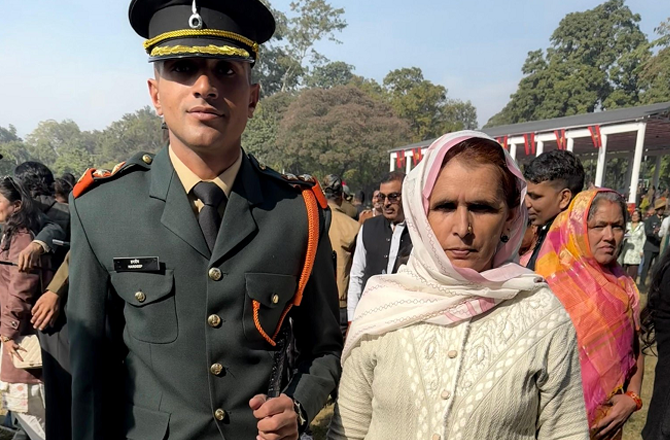 مڈ ڈے میل ملازمہ کا بیٹا: کھیتی باڑی سے ہندوستانی فوج کے افسر تک کا سفر