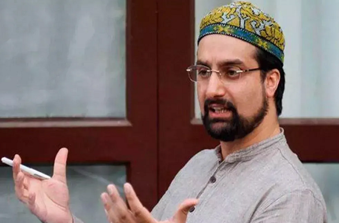 علاحدگی پسندوں کے خلاف کارروائی: میرواعظ نے سوشل میڈیا سے حریت چیئرمین لقب ہٹایا