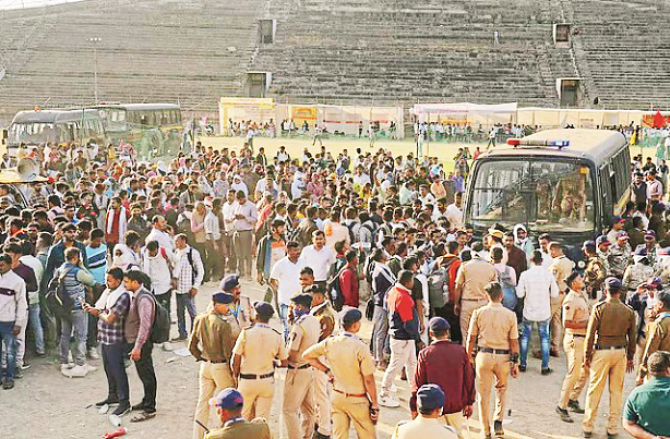 ناگپور: نوکری کے مطالبے پر احتجاج، یشونت اسٹیڈیم میں نوجوانوں پرپولیس کا لاٹھی چارج