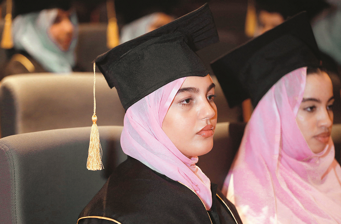 زمانہ بدلا، سوچ بدلی اور بیٹیوں نے آسمان اپنے نام کر لیا