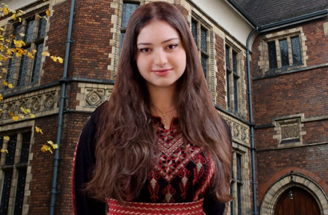 عروہ حنین الریاس آکسفورڈ یونین کی پہلی فلسطینی صدر بن گئیں