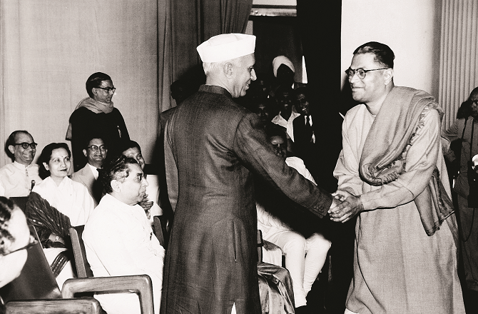 پنکج ملک کو غسل خانے میں گاتے ہوئے سن کرنتن بوس کو پہلی مرتبہ ’پلے بیک گلوکاری‘ کا خیال آیا تھا