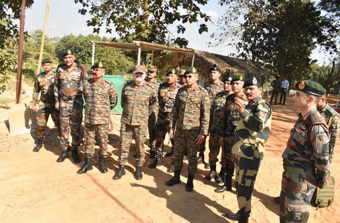 ترپورہ: مسجد کی بے حرمتی، شراب کی بوتلیں، شرانگیز نعرے، بجرنگ دل کا جھنڈا برآمد