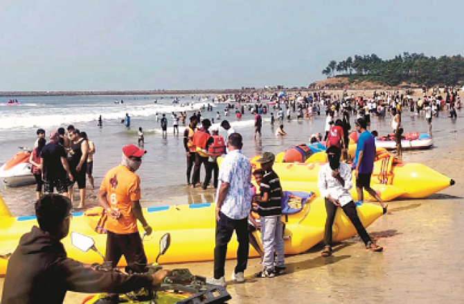 نئے سال کا استقبال و جشن : رائے گڑھ ضلع میں سیاحوں کی آمد، تفریحی مقامات و ہوٹل ہاؤس فل