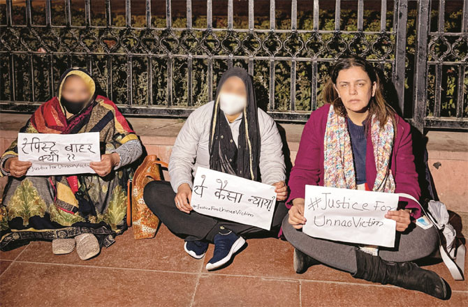 سینگرکی سزا پر روک کیخلاف احتجاج، متاثرین کے ساتھ  بدسلوکی