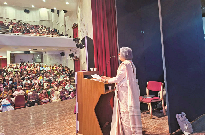 ’’منوسمرتی نہیں، ہمیں سنویدھان چاہئے‘‘