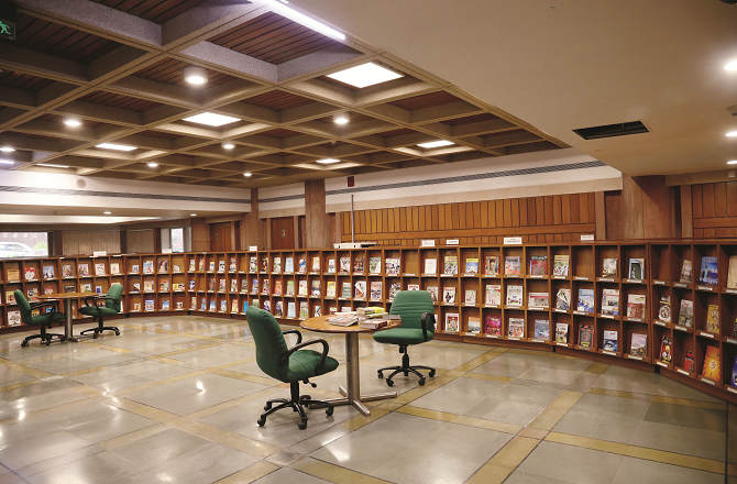 اخبارات نے الیکشن کمیشن پر تنقید کی تو بعض نے سنچار ساتھی اور درختوں کی کٹائی پرحکومت کو نشانہ بنایا